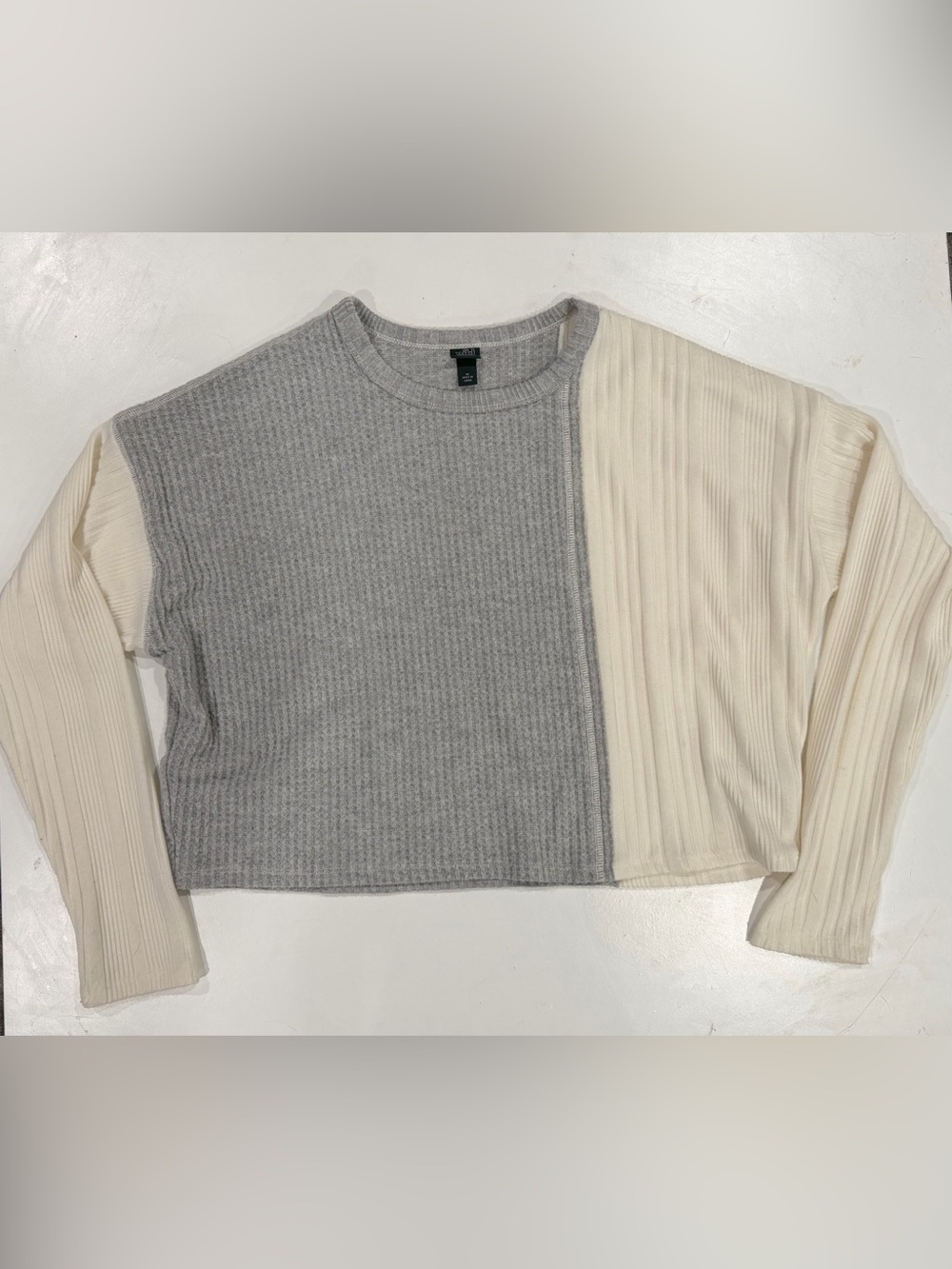 Oversized, Boxy, lightweight Knit Long-Sleeve Top / sweater- Gray & Cream - sz M